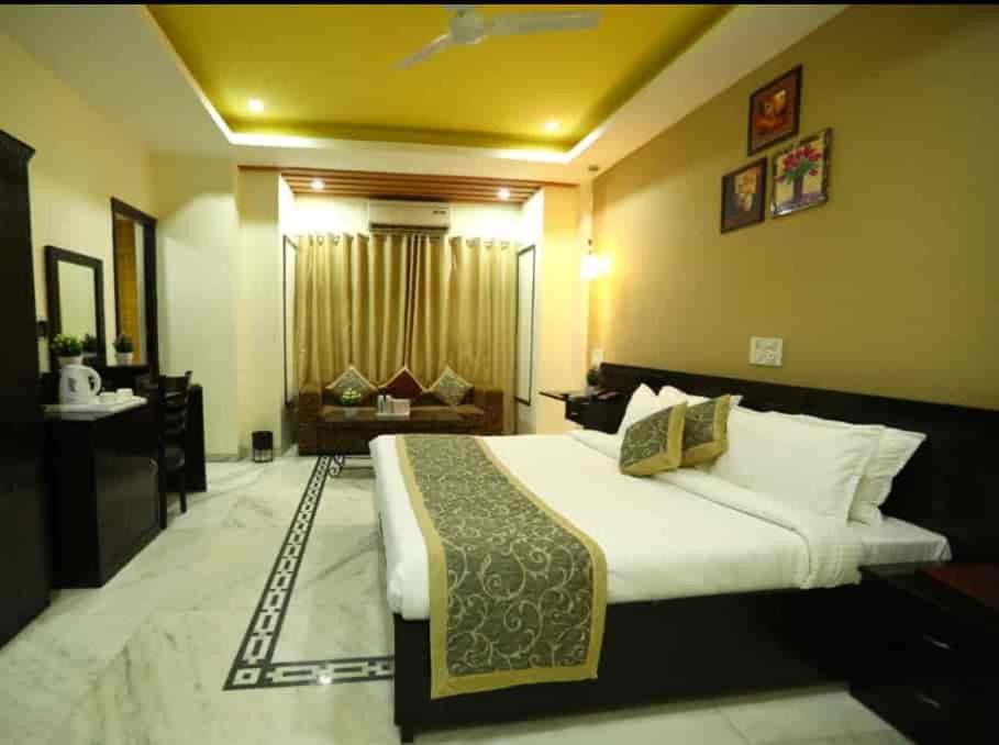Hotel Rajwada & Club Udaipur